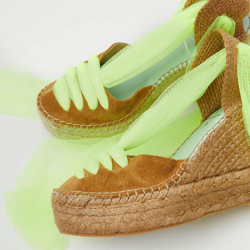 star love Cuñas canela y amarillo fluor con cinta de tul | Meridian Liquidación