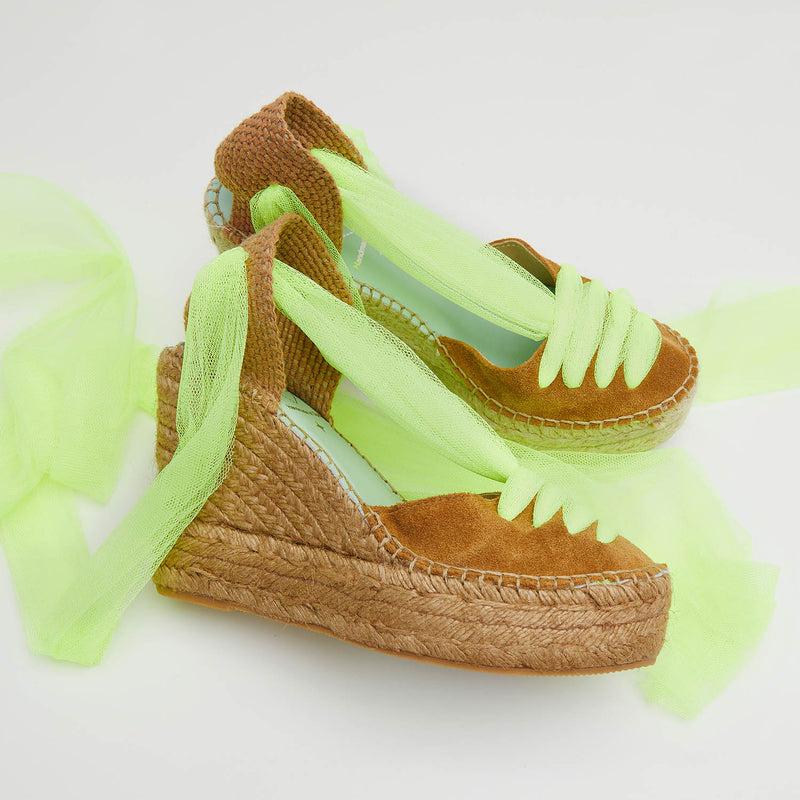 star love Cuñas canela y amarillo fluor con cinta de tul | Meridian Liquidación