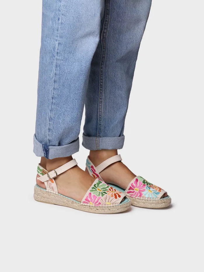 toni pons GARBET - Sandalia plana de mujer con bordado multicolor | GARBET Ofertas de temporada