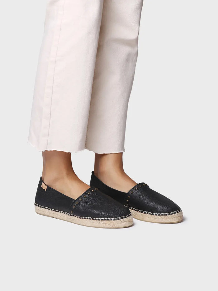 toni pons MALTA - Alpargata plana de mujer en piel con tachuelas | MALTA Oferta especial de fábrica