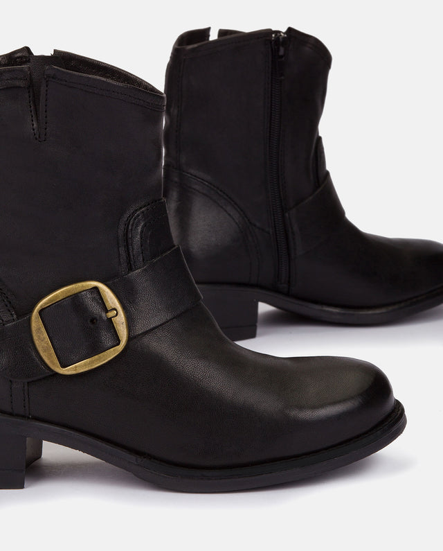 yokono Botín plano MONS-001 NEGRO En oferta